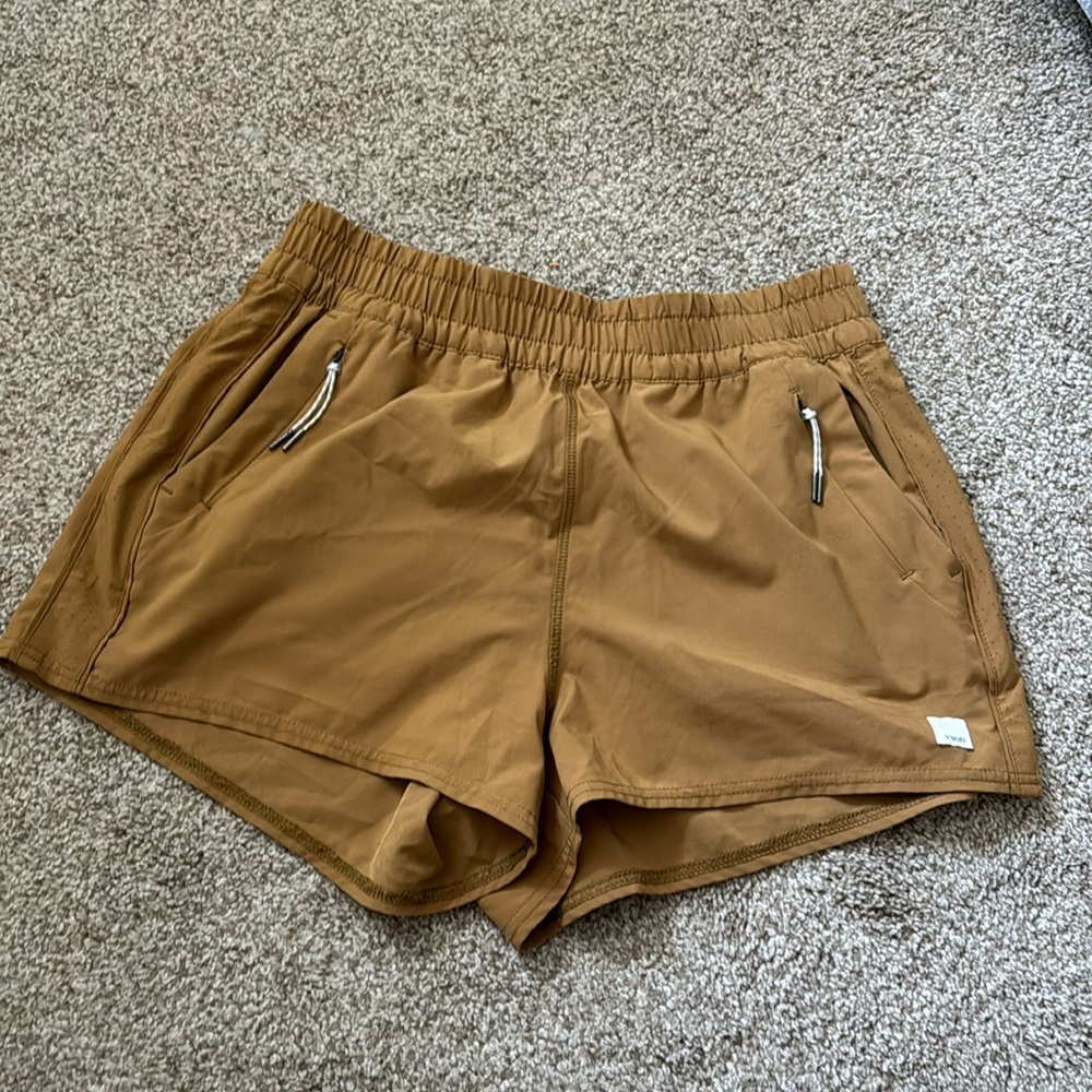 NWOT VUORI DASH SHORTS